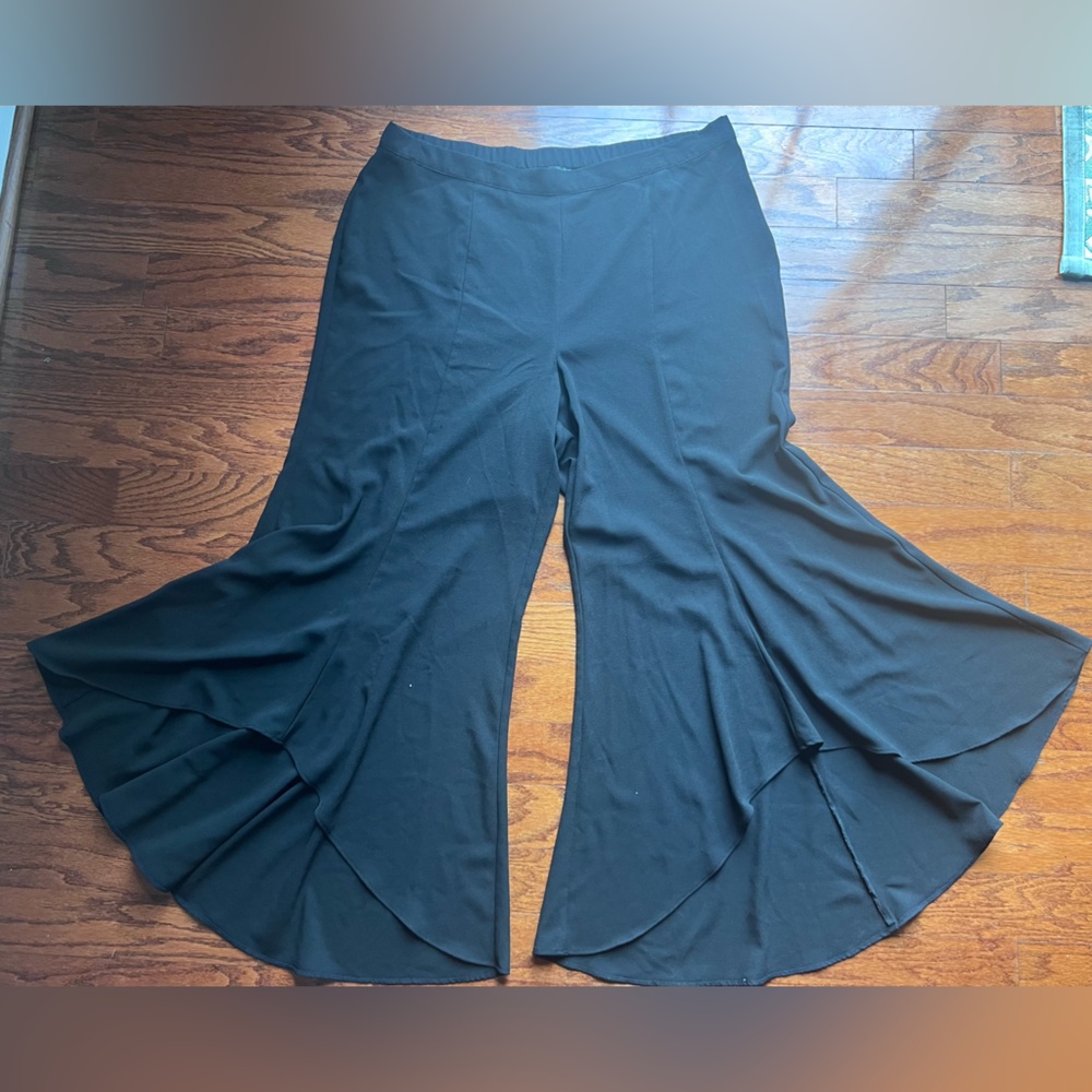 VENUS Black Flowy Wide-Leg Pants